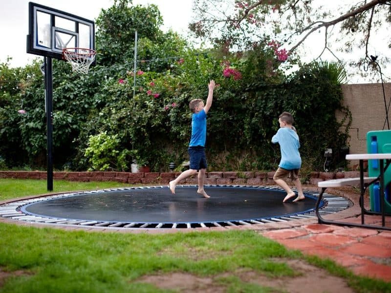 the-pros-and-cons-of-in-ground-trampoline:-what-you-should-consider